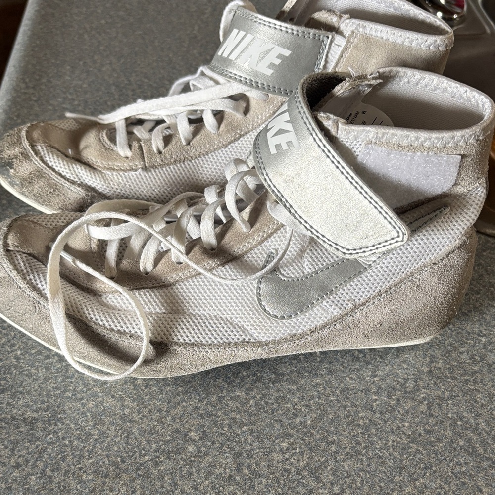 Nike youth wrestling shoes